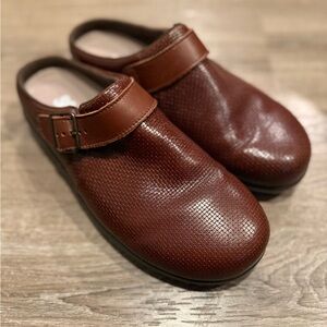 SAS Women's Woven Brown Leather Clog slip-on loafers with buckle accent